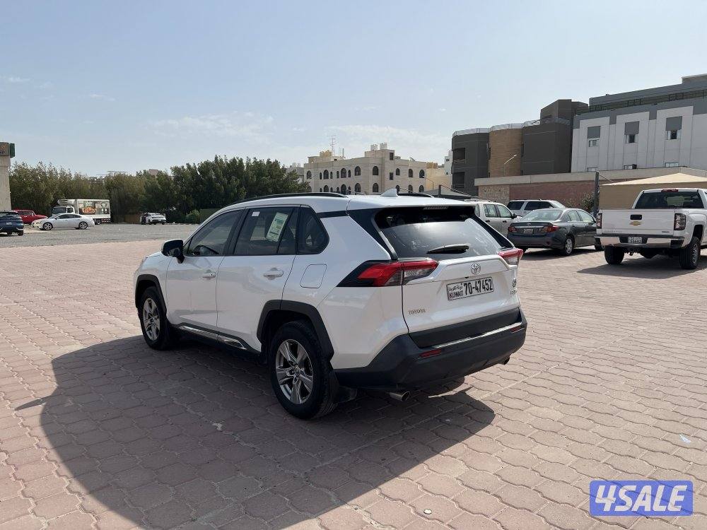 للبيع تويوتا RAV4 فئة Standard موديل 20235