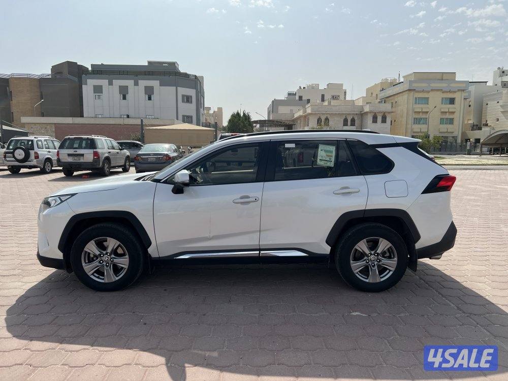 للبيع تويوتا RAV4 فئة Standard موديل 20236