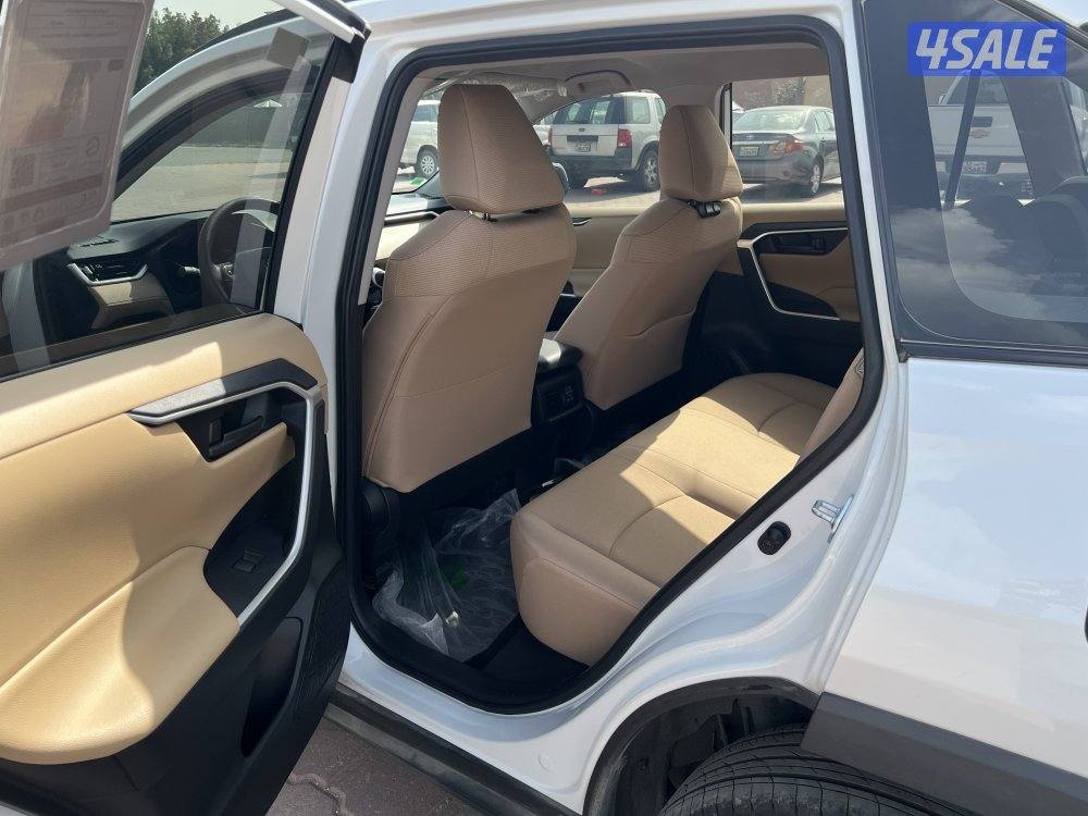 للبيع تويوتا RAV4 فئة Standard موديل 202310