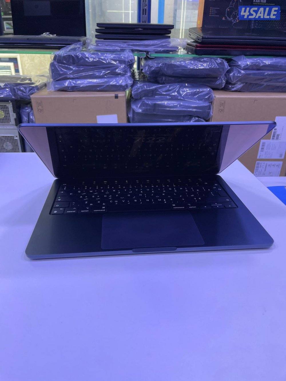 ماك بوك اير M3 – شاشة 13 بوصة  رام 16  SSD 512  لون سماء الليل4