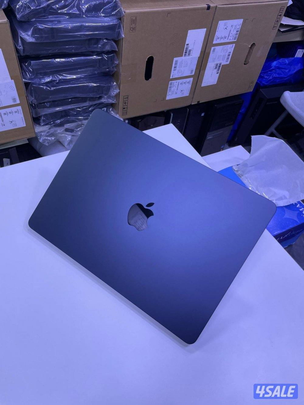 ماك بوك اير M3 – شاشة 13 بوصة  رام 16  SSD 512  لون سماء الليل5