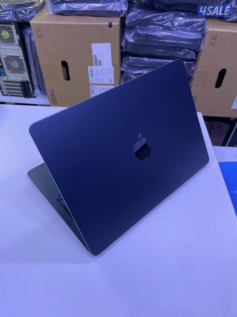 ماك بوك اير M3 – شاشة 13 بوصة  رام 16  SSD 512  لون سماء الليل6