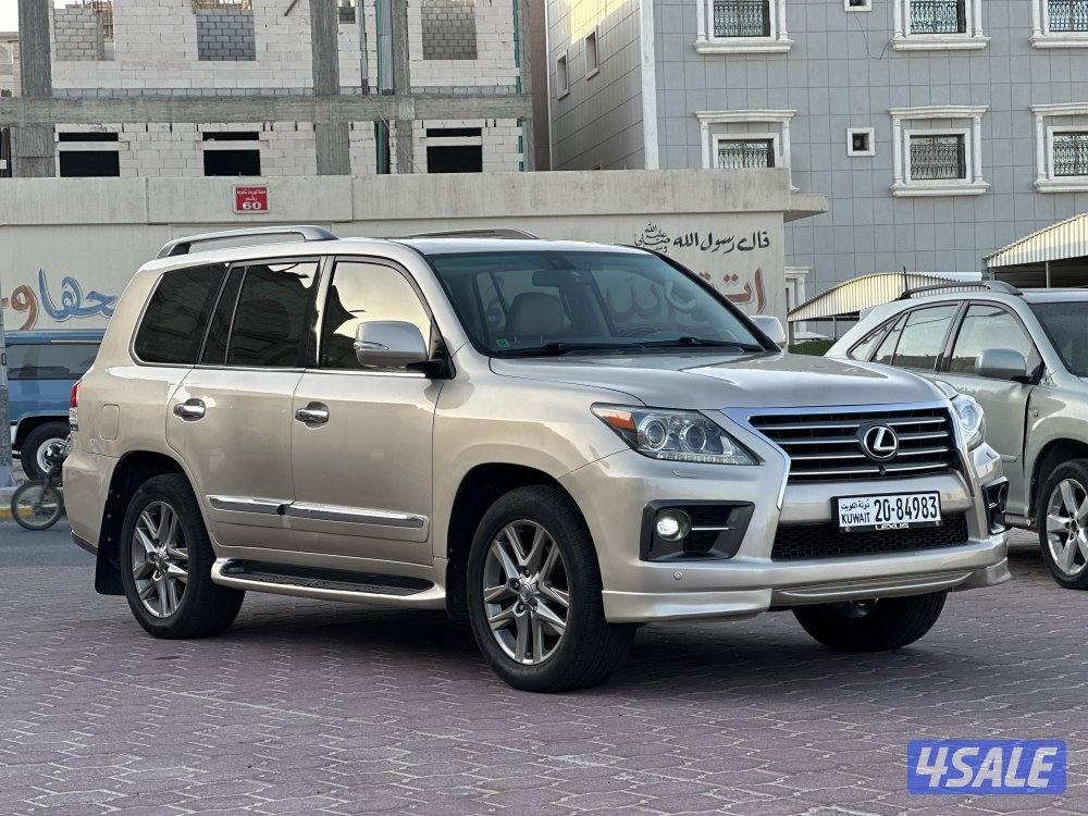 للبيع جيب لكزس موديل 20131