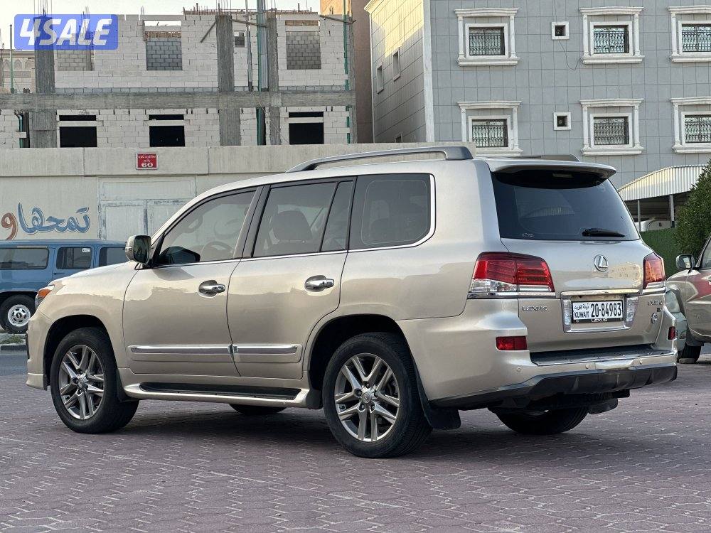 للبيع جيب لكزس موديل 20133