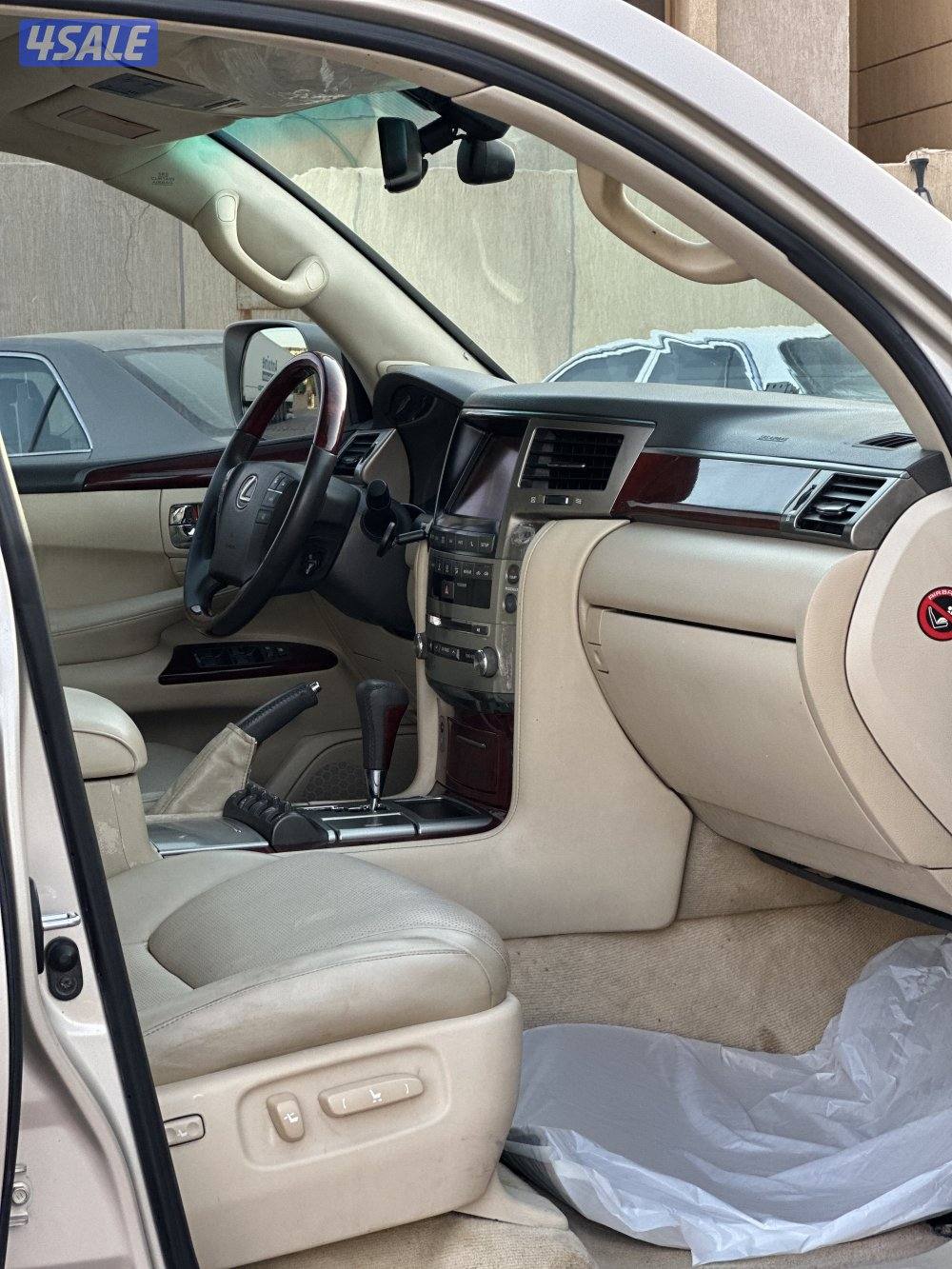 للبيع جيب لكزس موديل 20134