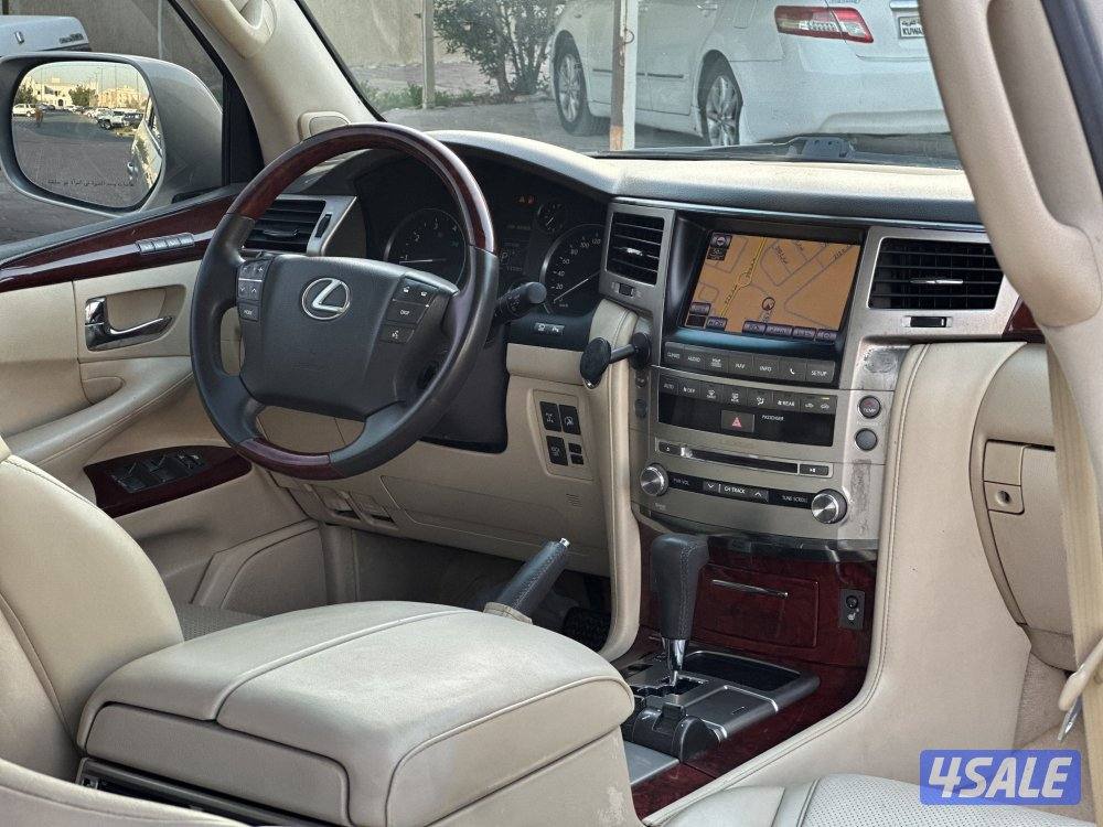 للبيع جيب لكزس موديل 20135