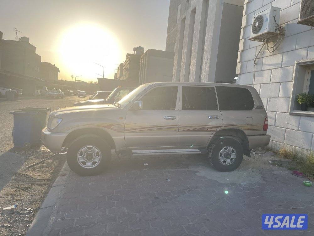 للبيع لاند كروز ٢٠٠٥ قير عادي اساس0