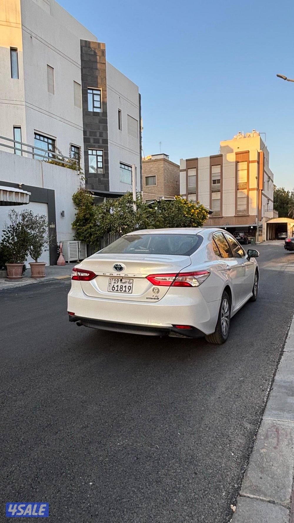 للبيع كامري le هايبريد موديل 2020 ممشى 1096