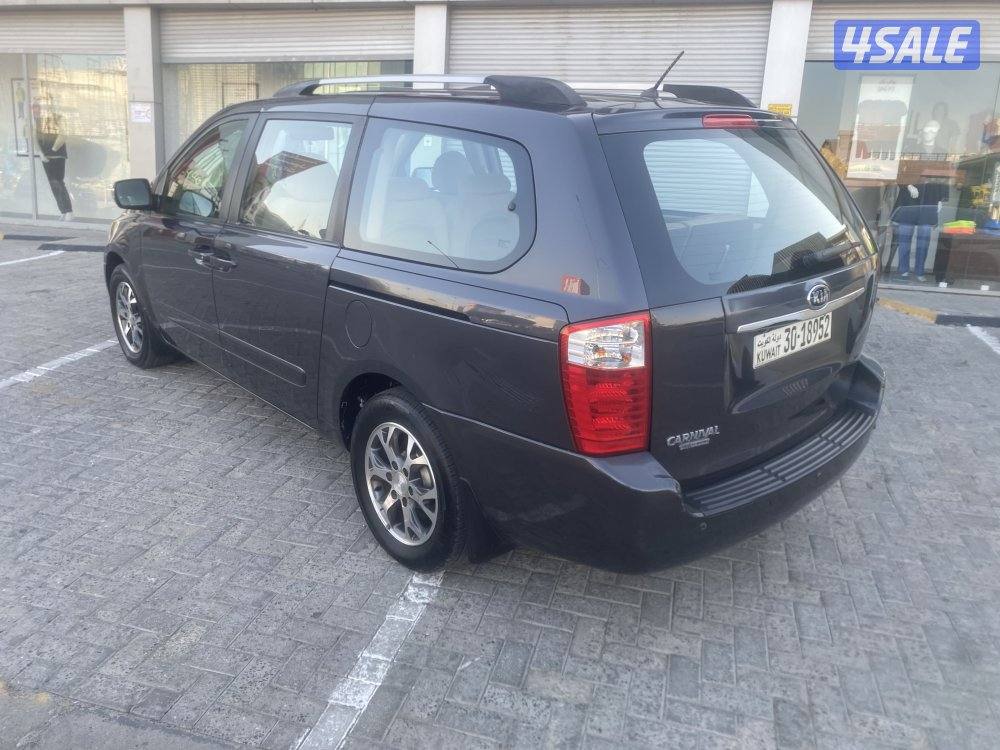 للبيع كيا كرنفال موديل 2014 ماشي199 الف شرط الفحص4