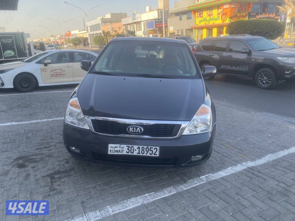 للبيع كيا كرنفال موديل 2014 ماشي199 الف شرط الفحص8