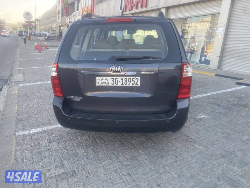 للبيع كيا كرنفال موديل 2014 ماشي199 الف شرط الفحص10