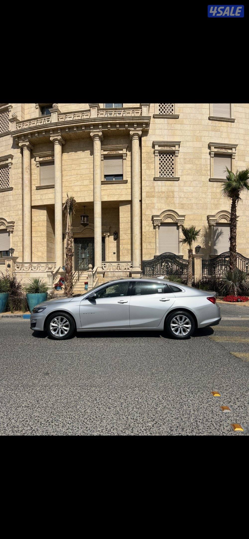 السياره بحاله ناده كالجديده عداد 31 الف1