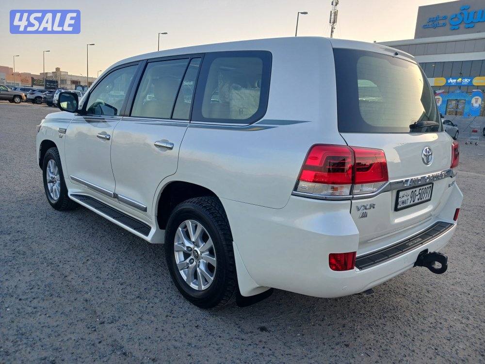 لاند كروزر VXR موديل 20216