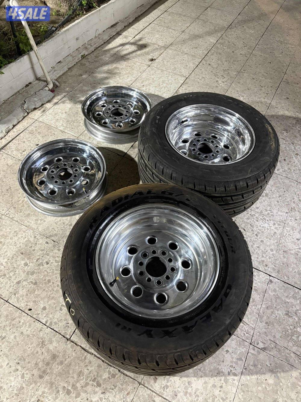 للبيع رنقات ولد ريسنق يركبون علي شفر وفورد قديم عرضين 10x15 و 3.5x150