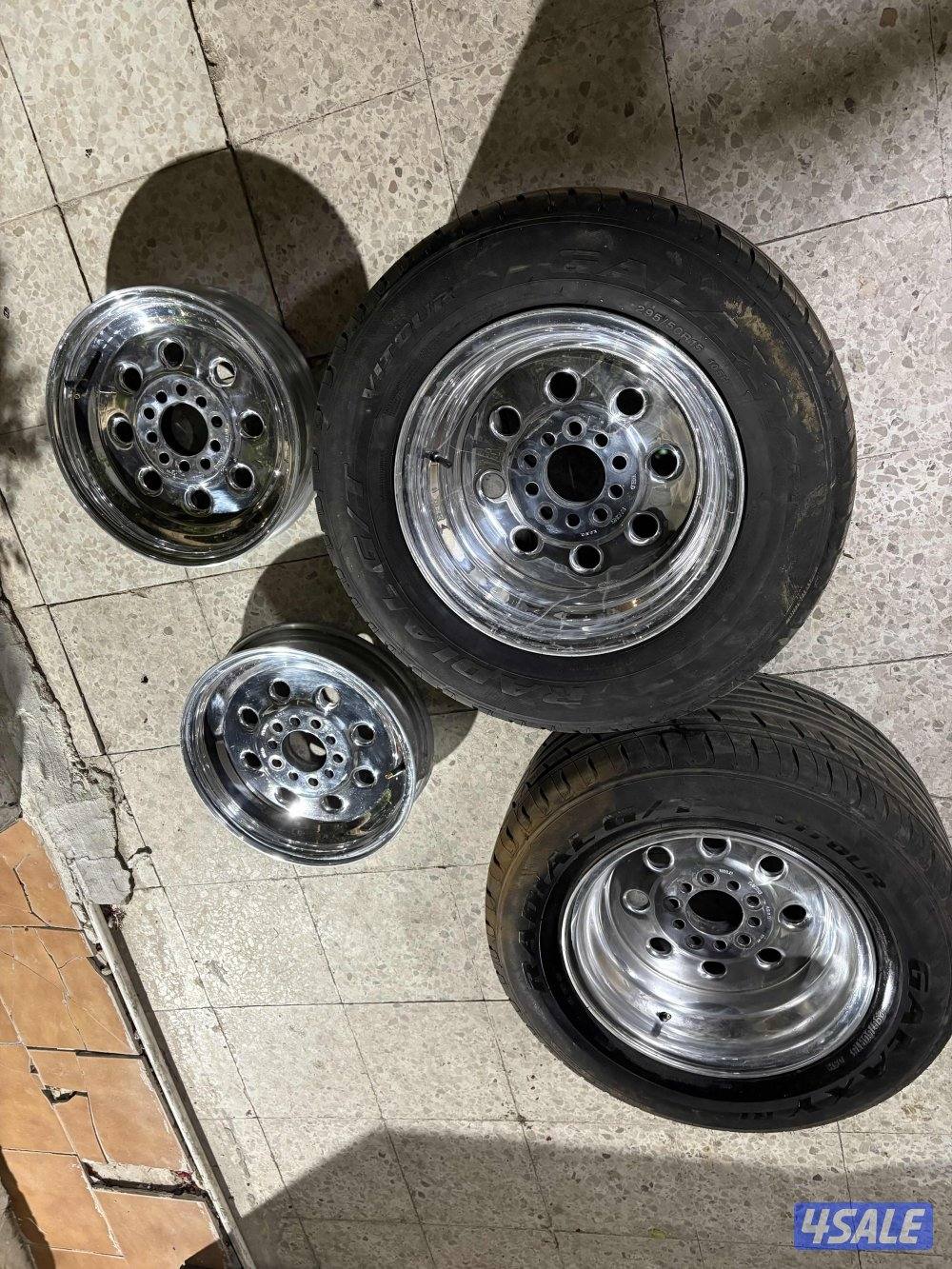 للبيع رنقات ولد ريسنق يركبون علي شفر وفورد قديم عرضين 10x15 و 3.5x151