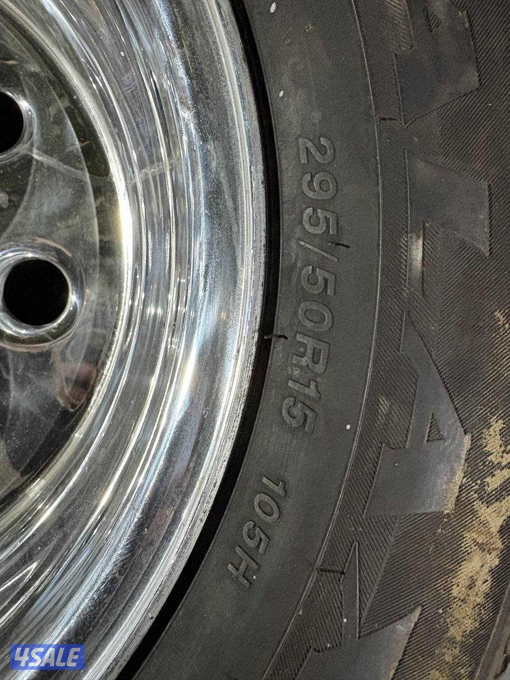 للبيع رنقات ولد ريسنق يركبون علي شفر وفورد قديم عرضين 10x15 و 3.5x152