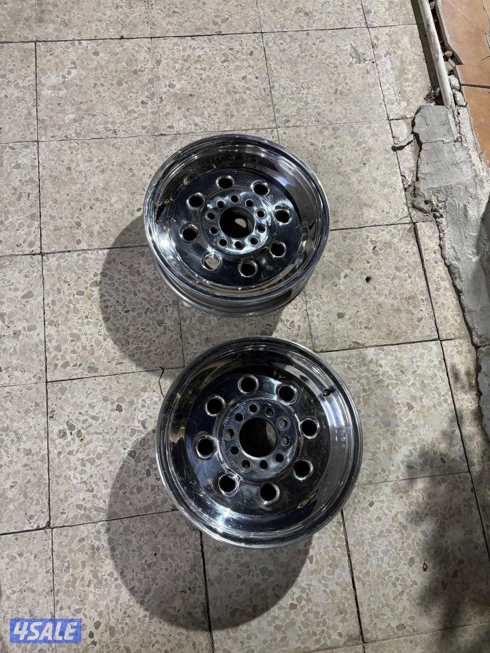 للبيع رنقات ولد ريسنق يركبون علي شفر وفورد قديم عرضين 10x15 و 3.5x153