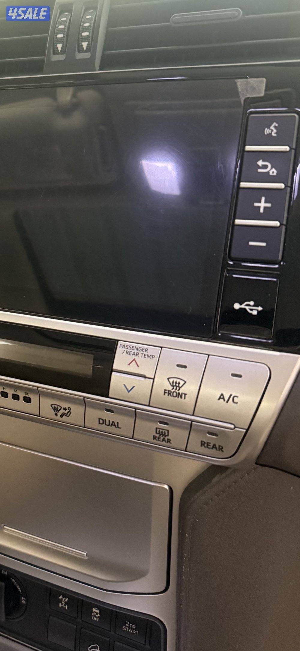 شاشه تويوتا برادو 2022 الوكالة الكبيرة بحالة شبه جديده1