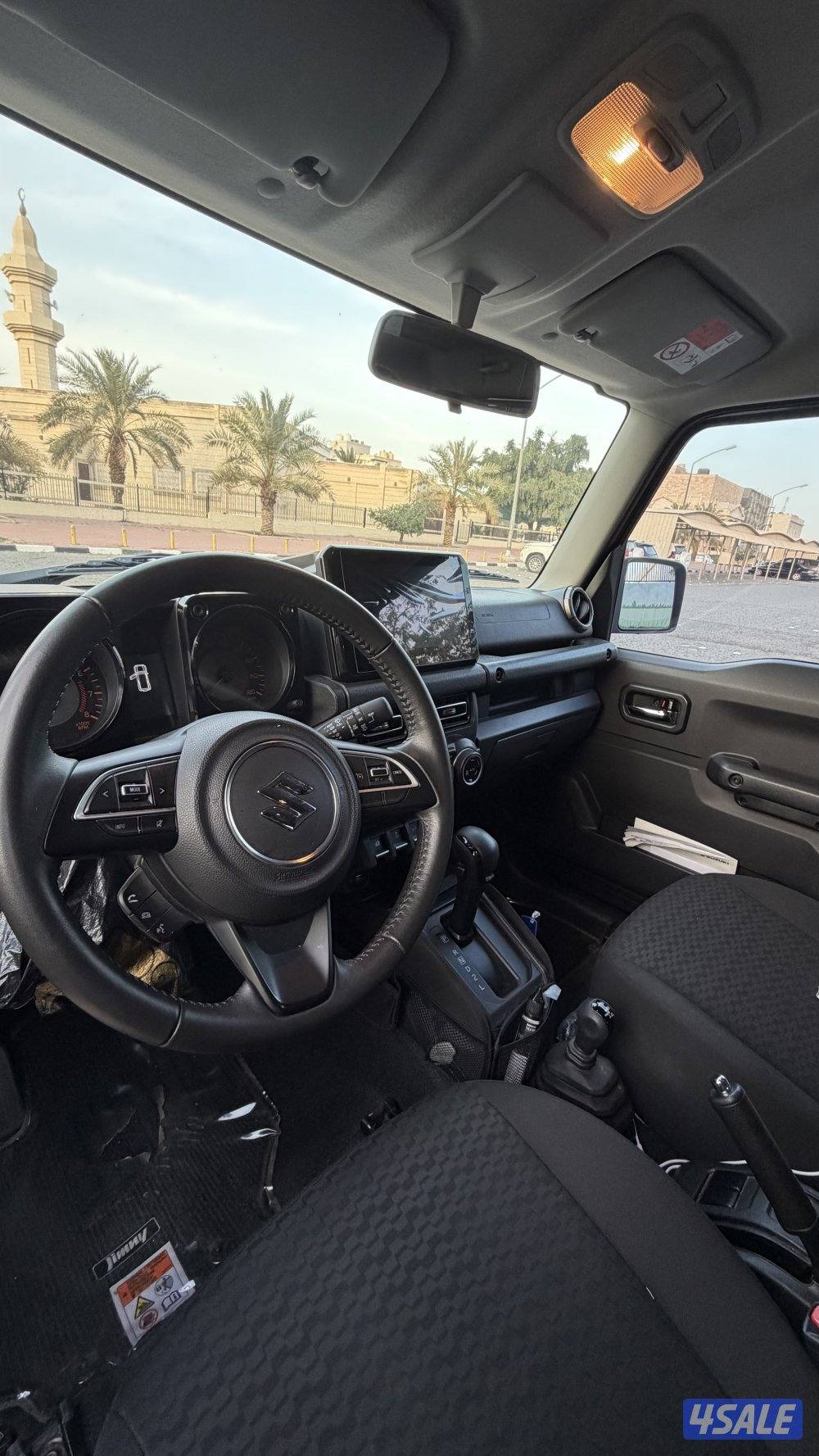 للبيع جمني خمس ابواب موديل ٢٠٢٥ ماشيه ٤٥ الف و السيرفس منتظم0