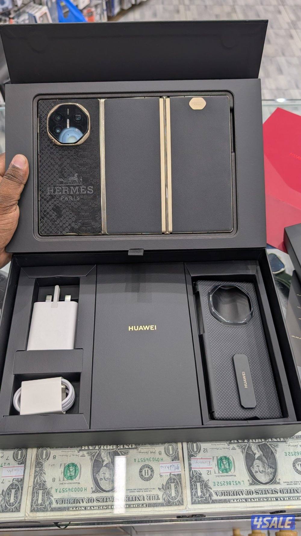 HUAWEI MATE XT ULTIMATE DESIGN0