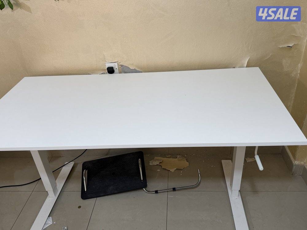 طاولة كمبيوتر من ايكيا1