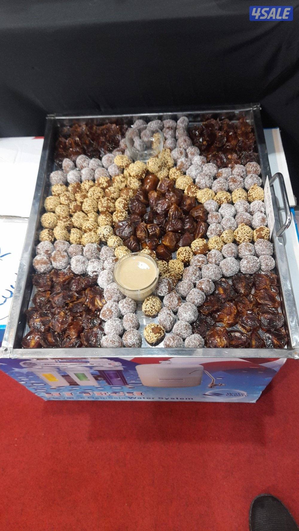 تقديم القهوة العربي والتمور7