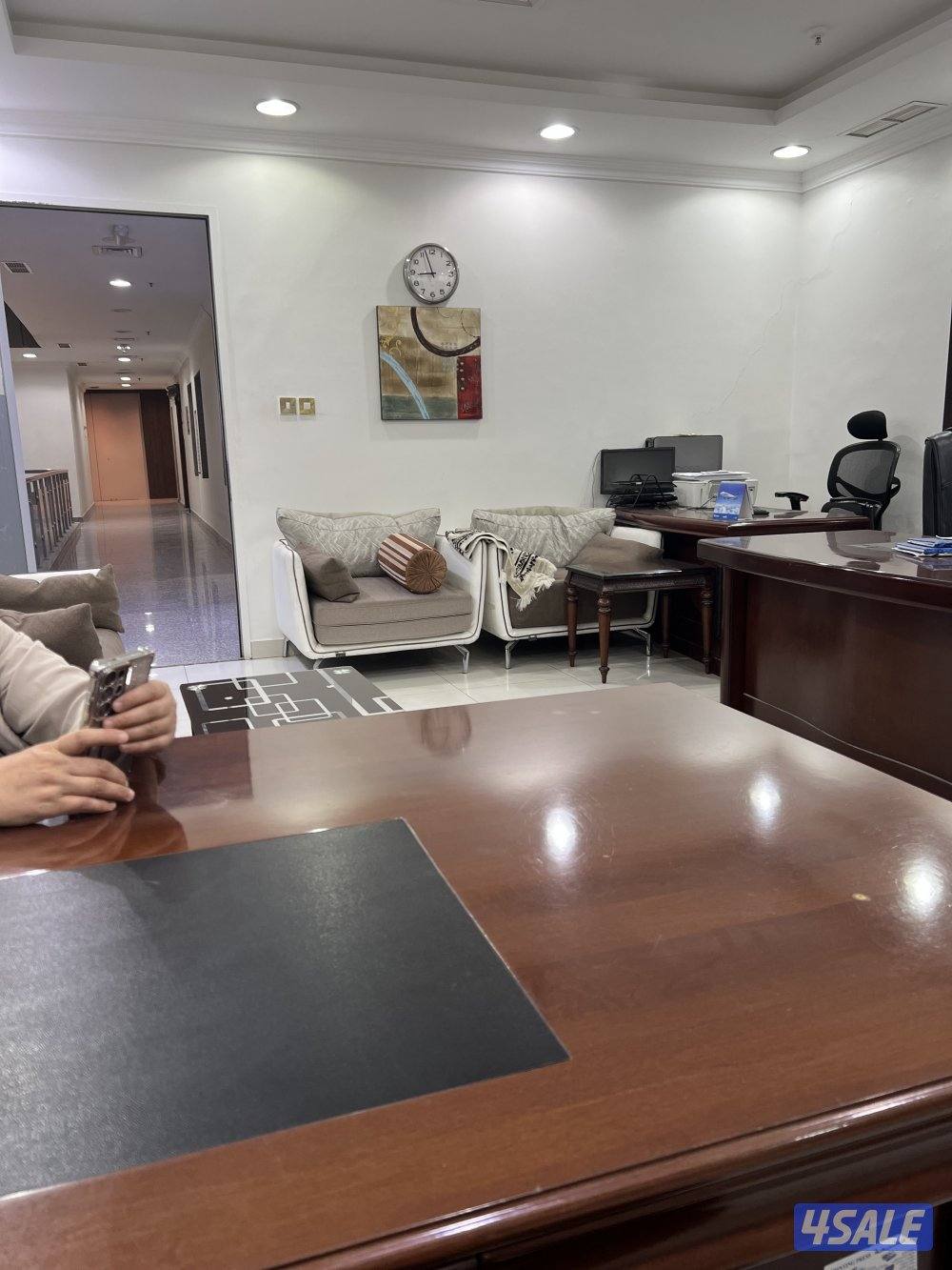 لإيجار مكتب مساحه (٣٢)متر مقسم يصلح لشركات تجاريه1