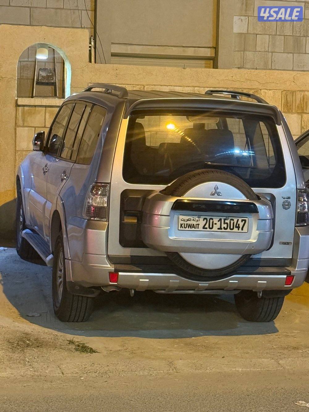 للبيع باجيرو الحاله جيده مصبوغ كامل تواير جديده الهياه جديده موديل٢٠١٢2