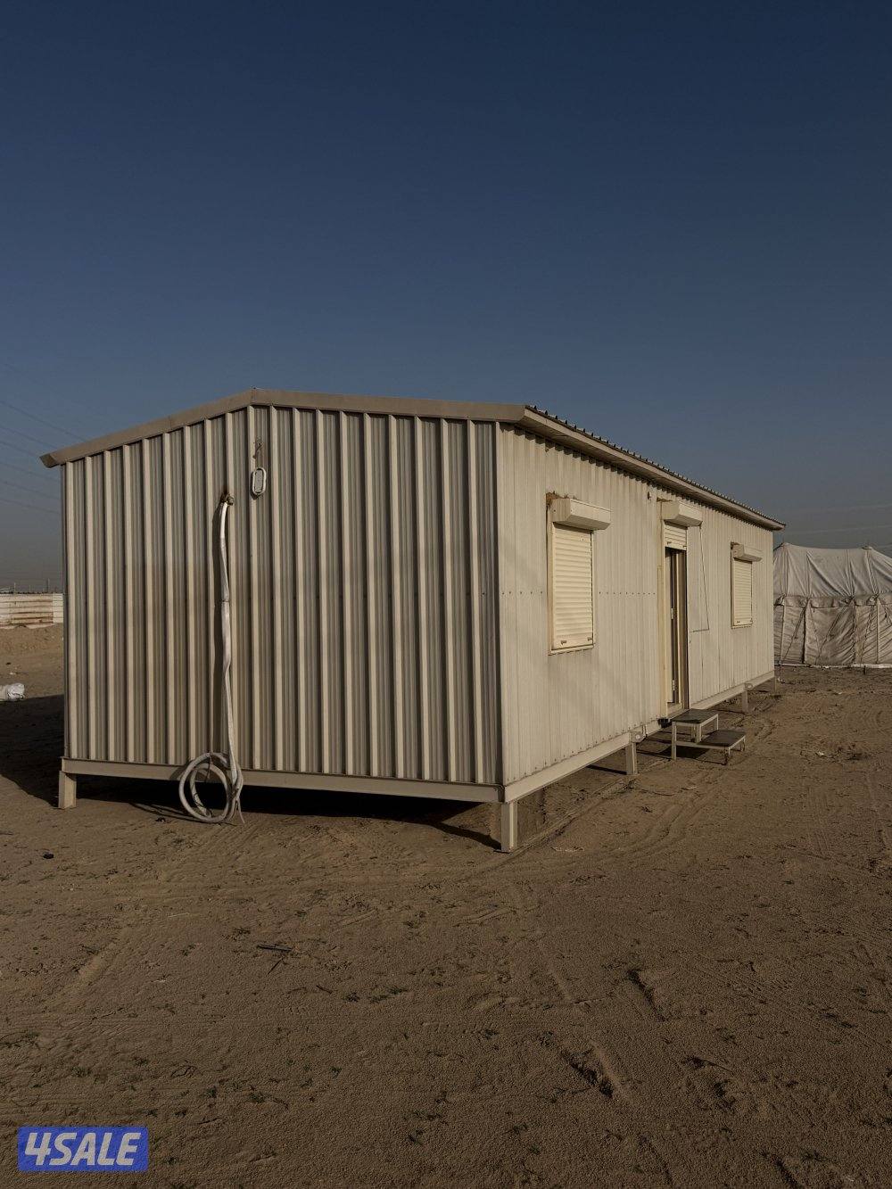 للبيع شاليه 12/4 يتكون من دوانيه وحمام ومطبخ وغرفه معا الاثاث والتكييف1