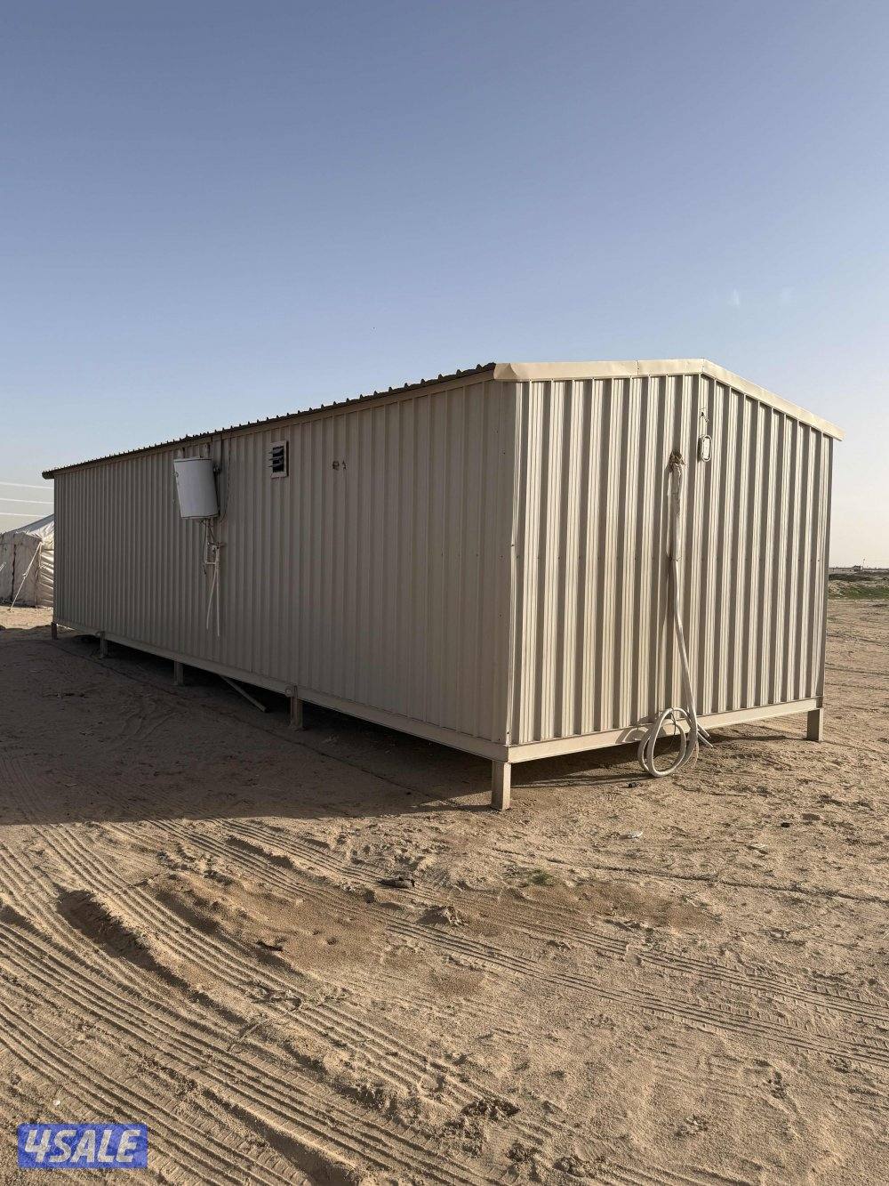 للبيع شاليه 12/4 يتكون من دوانيه وحمام ومطبخ وغرفه معا الاثاث والتكييف3