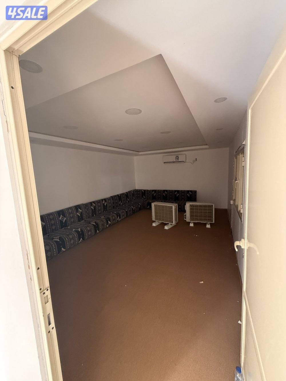 للبيع شاليه 12/4 يتكون من دوانيه وحمام ومطبخ وغرفه معا الاثاث والتكييف7