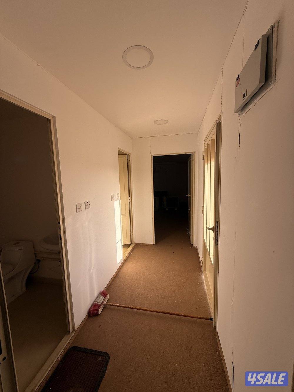 للبيع شاليه 12/4 يتكون من دوانيه وحمام ومطبخ وغرفه معا الاثاث والتكييف8