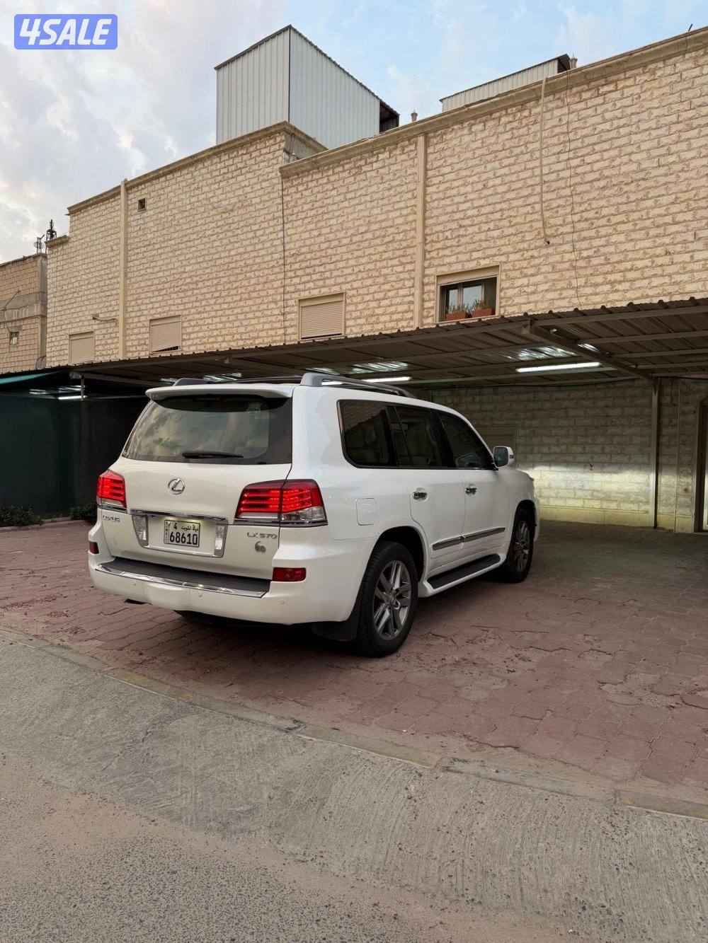 للبيع جيب لكزس 2014 نظيف3