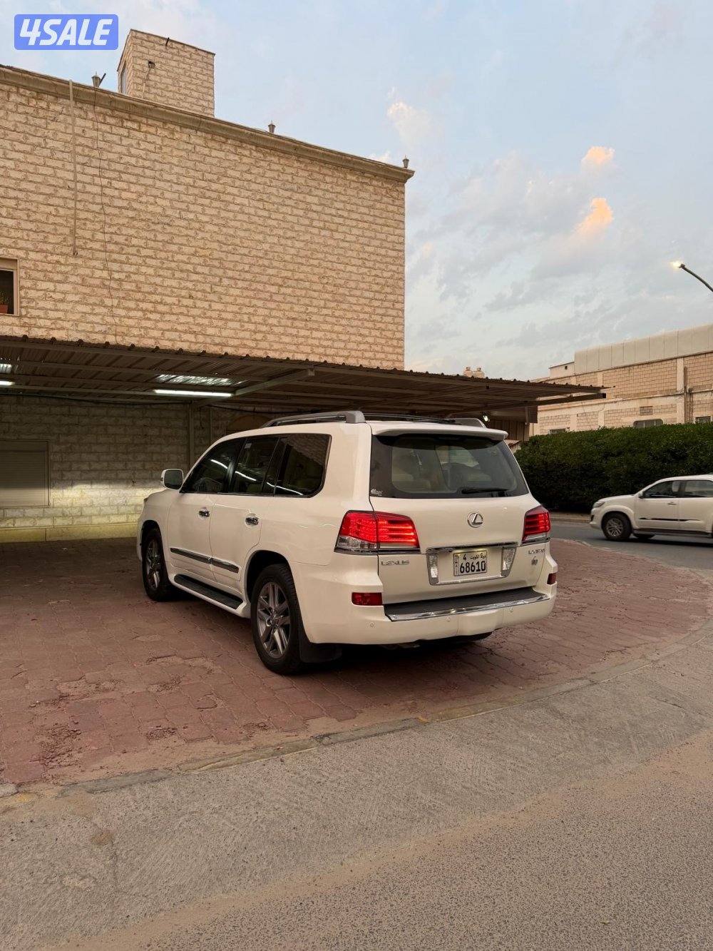 للبيع جيب لكزس 2014 نظيف6