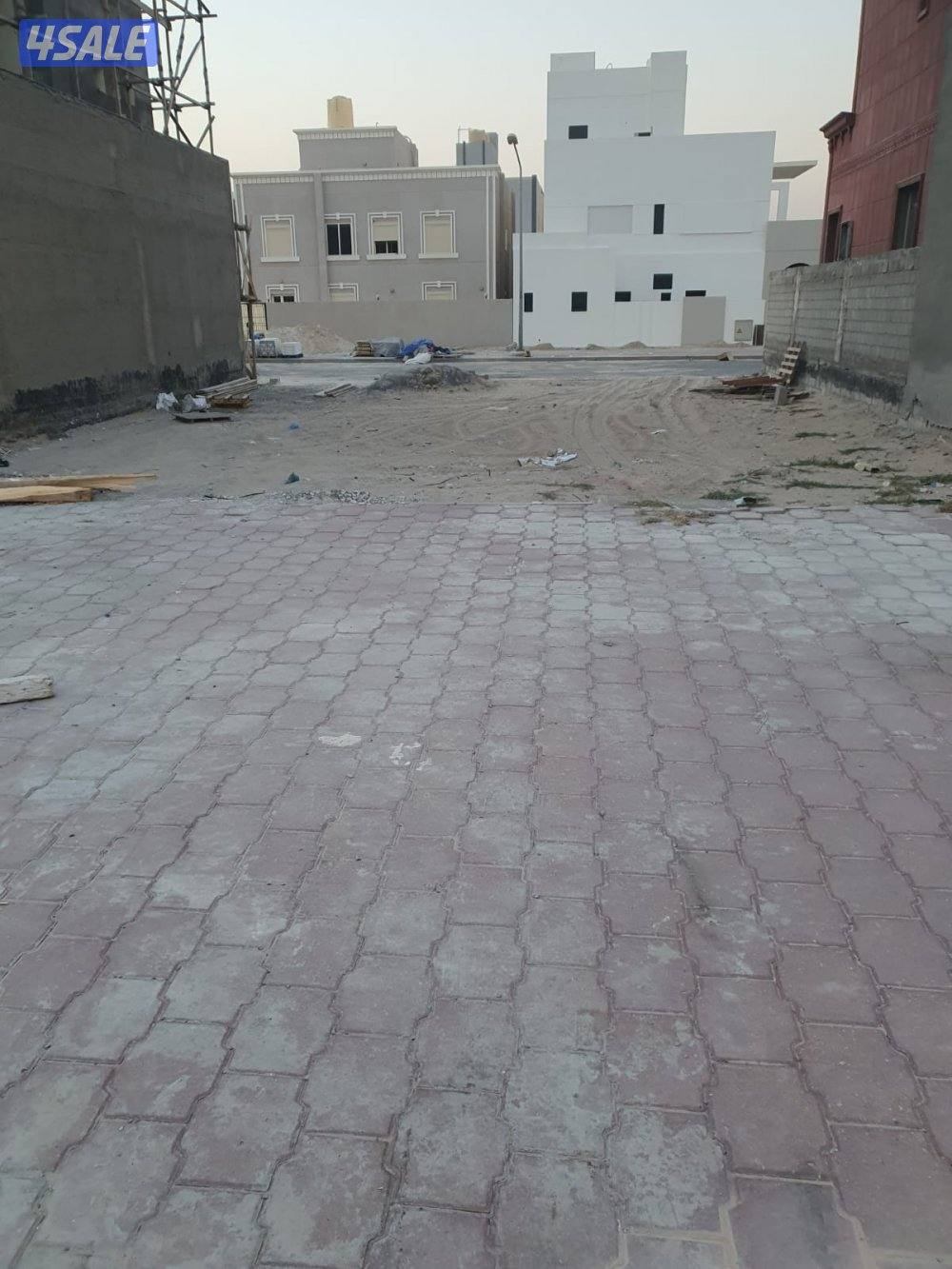 للبيع أرض بالخيران السكنية ق3 بطن وظهر مقابل المسجد والفرع مدخل سهل8