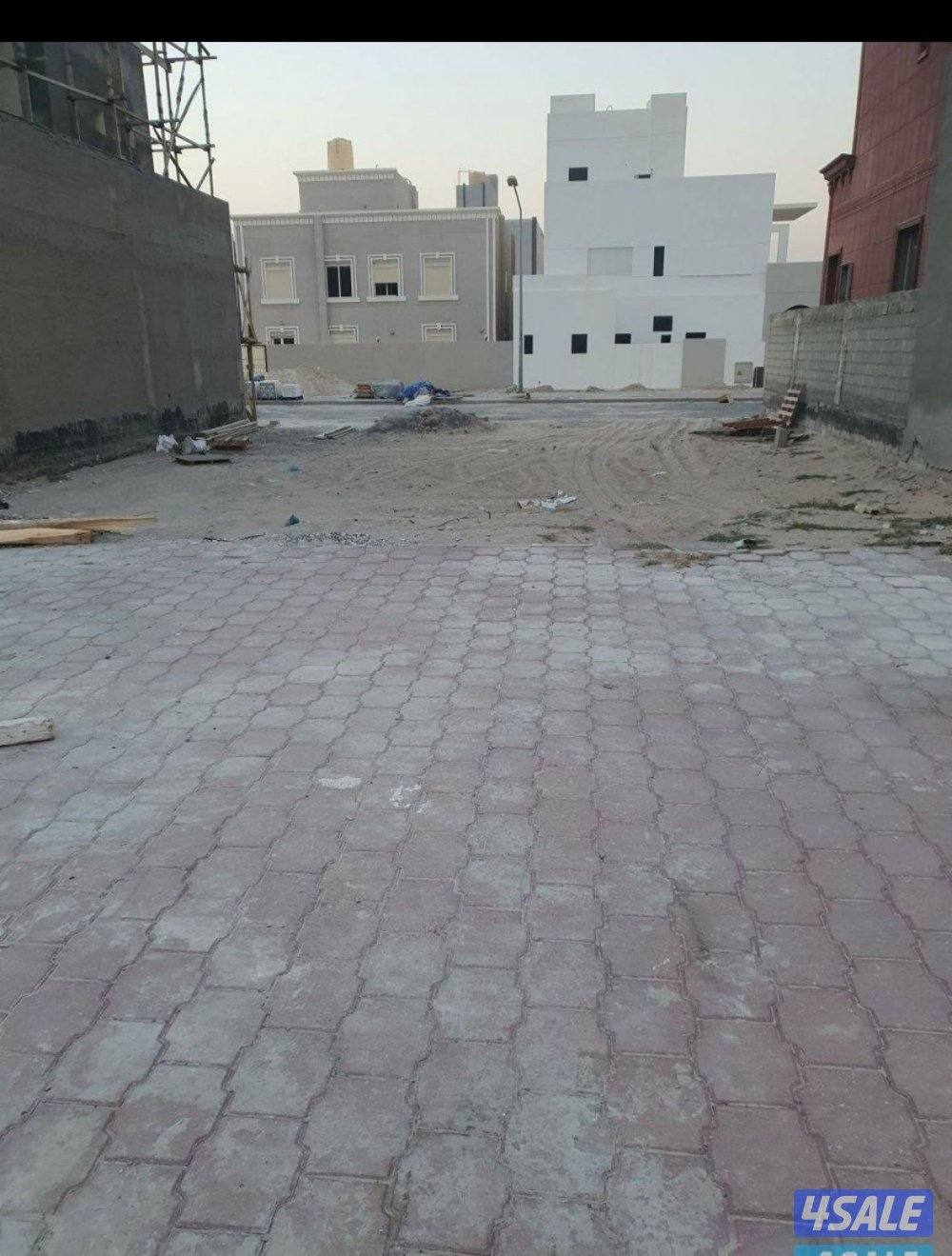 للبيع أرض بالخيران السكنية ق3 بطن وظهر مقابل المسجد والفرع مدخل سهل10