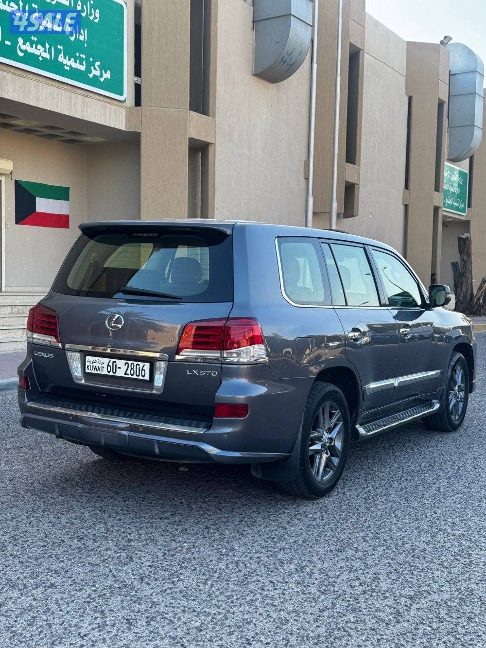 جيب لكزس سبورت الدرجه الاولى من داخل تان1