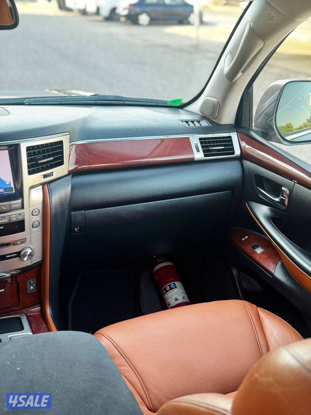 جيب لكزس سبورت الدرجه الاولى من داخل تان5