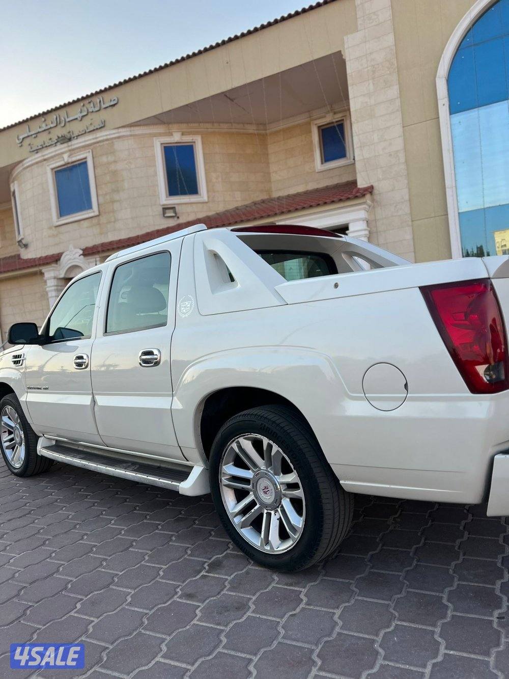 للبيع وانيت كاديلاك3