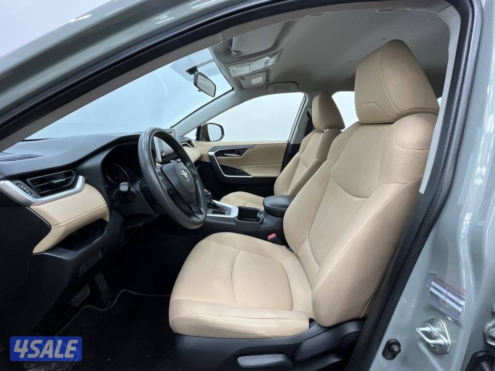 TOYOTA RAV401 4X2 STANDARD OPTION4