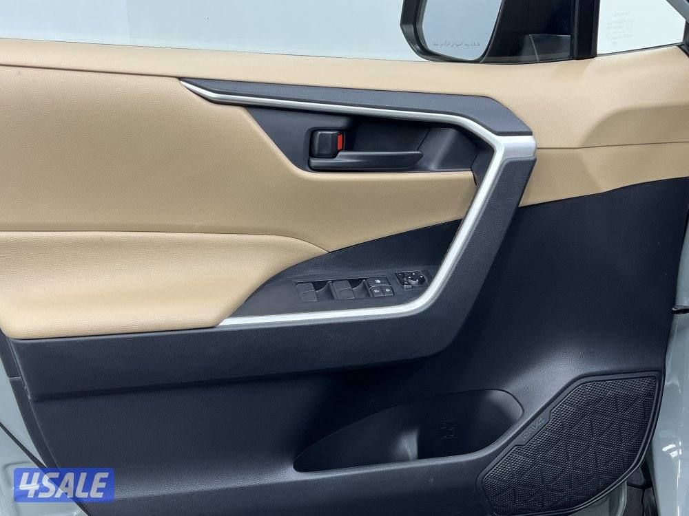 TOYOTA RAV401 4X2 STANDARD OPTION10