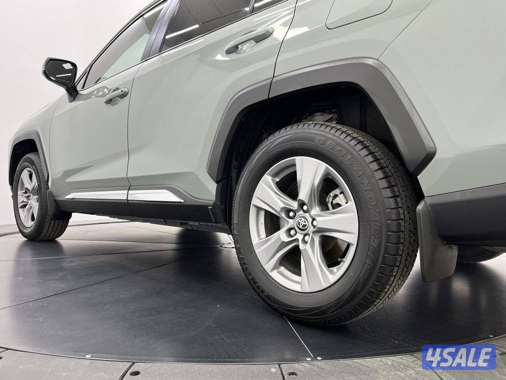 TOYOTA RAV401 4X2 STANDARD OPTION9