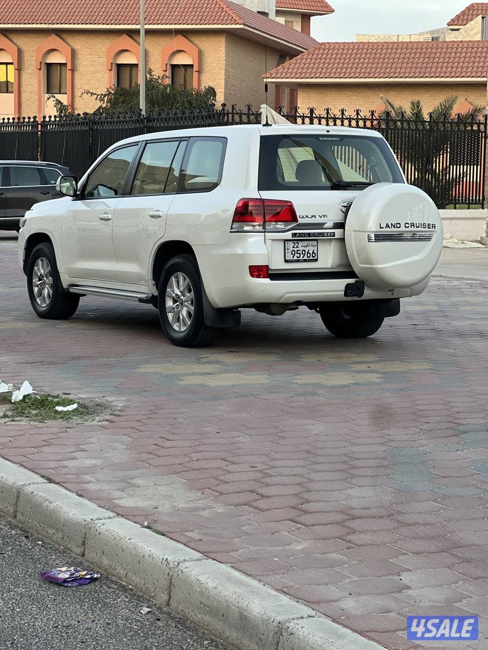 لاندكروزر2019 ماشي 1250