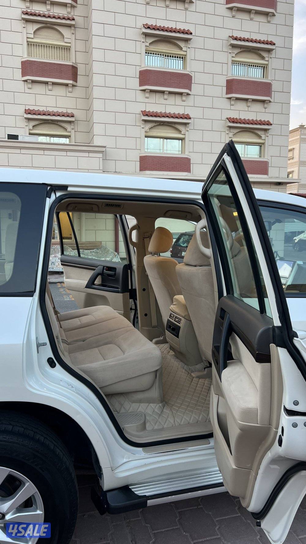 لاندكروزر2019 ماشي 1257