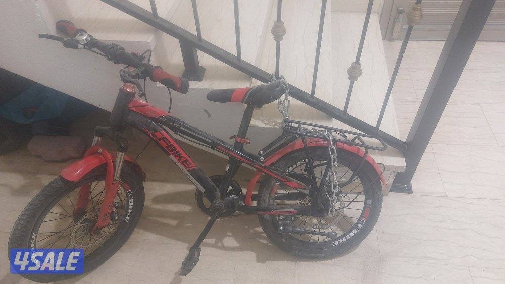 سيكل جيد جدا للبيع قااابل للمسااااااااومة حجم صغير ممتاااااز0