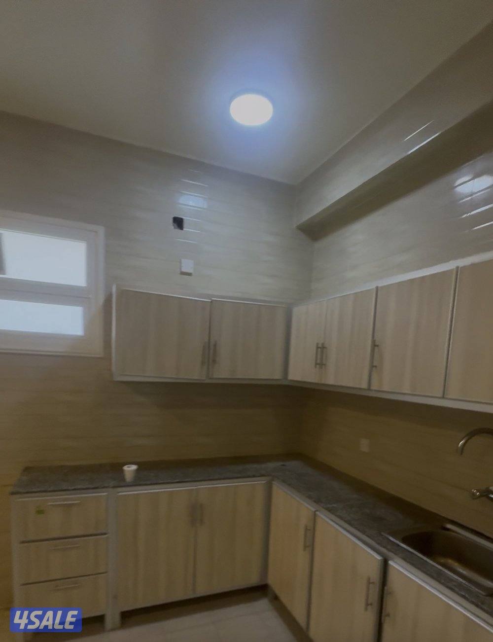 للايجار دور ارضي الواحة قطعة 4 مدخل ومخرج سهل3