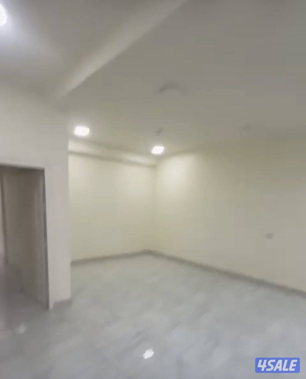 للايجار دور ارضي الواحة قطعة 4 مدخل ومخرج سهل8