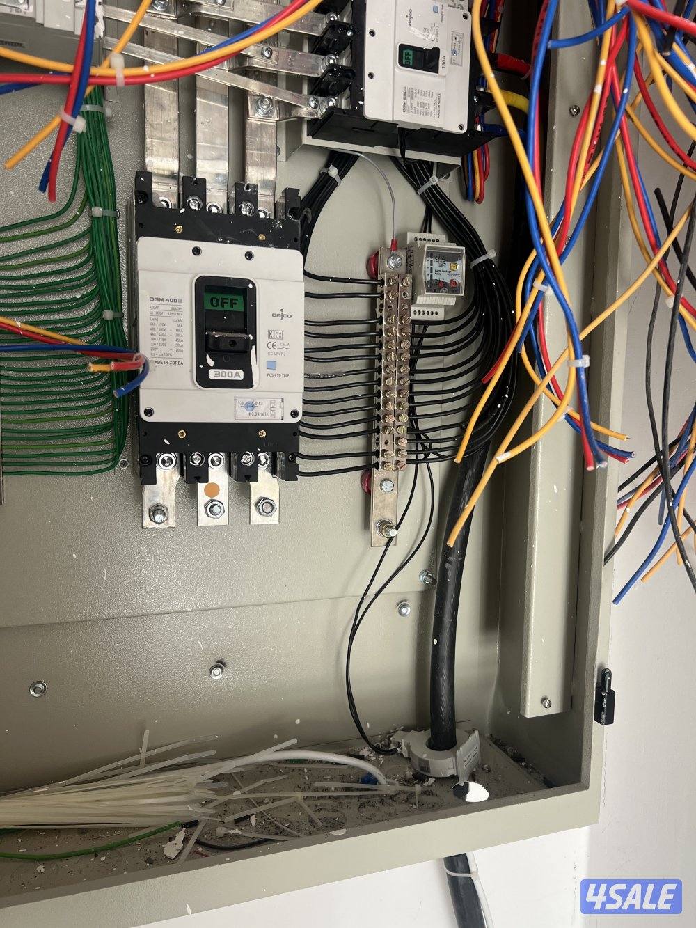 نقوم في جميع العمال الكهربائية تمديد تركيب صيانه شورتات تركيب ثريات1