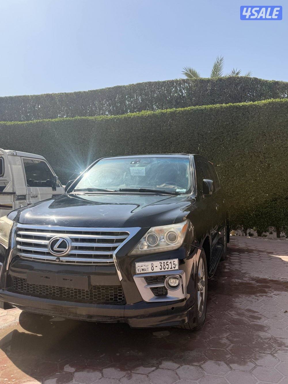 للبيع جيب لكزس موديل 20140