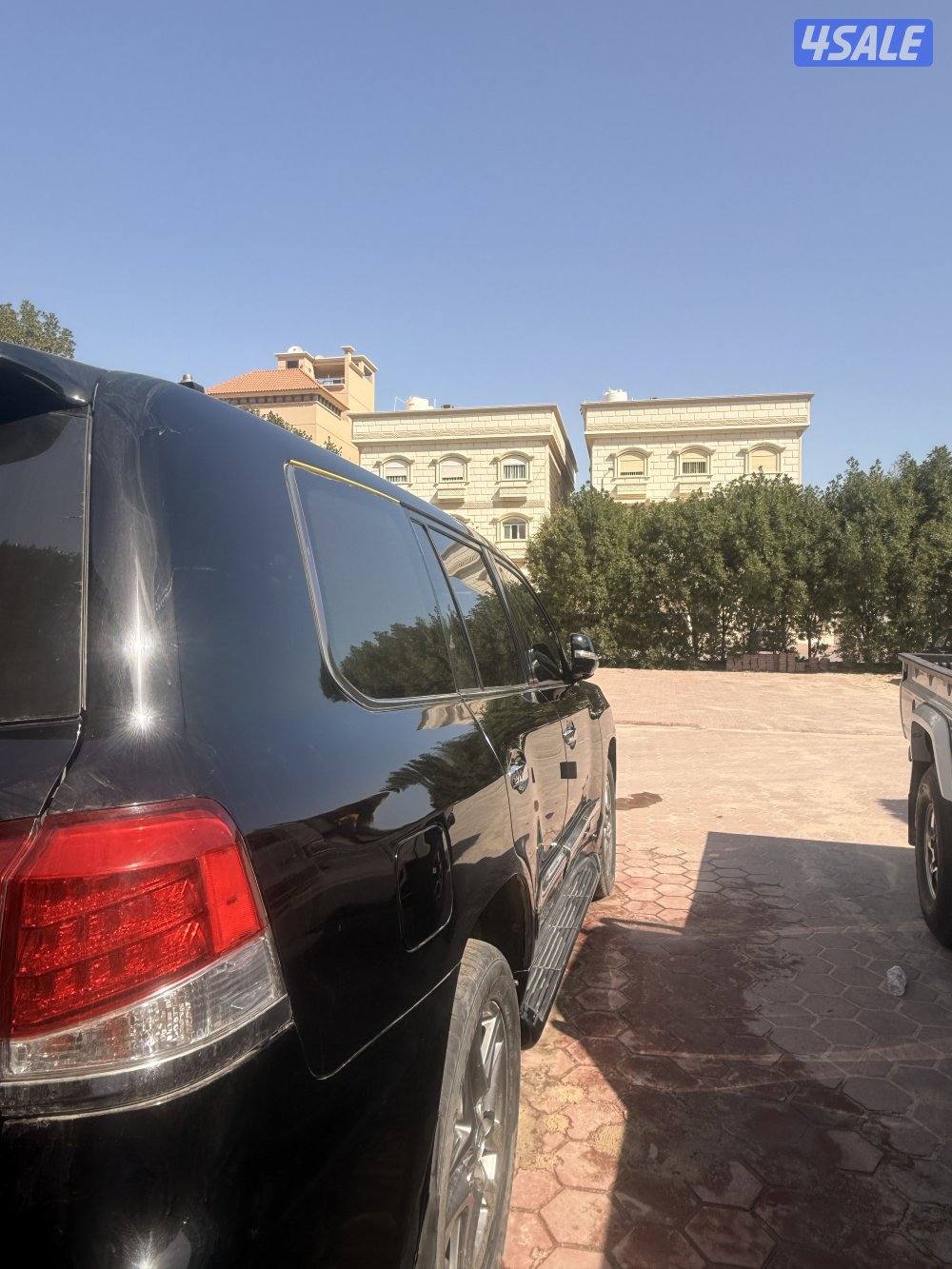 للبيع جيب لكزس موديل 20143